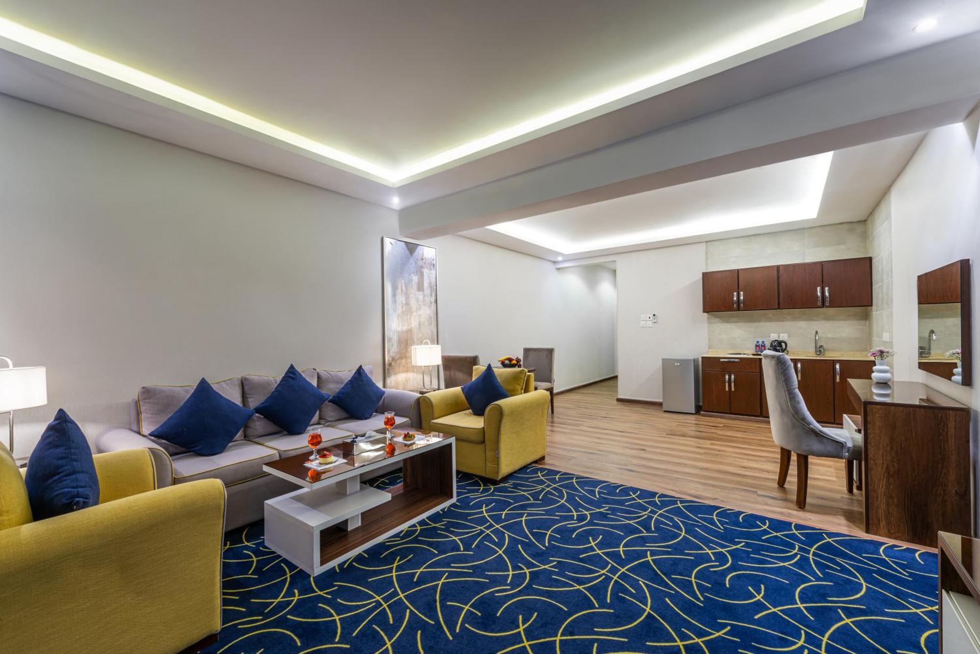 The Palace Hotel Suites Khamis Mushait Extérieur photo
