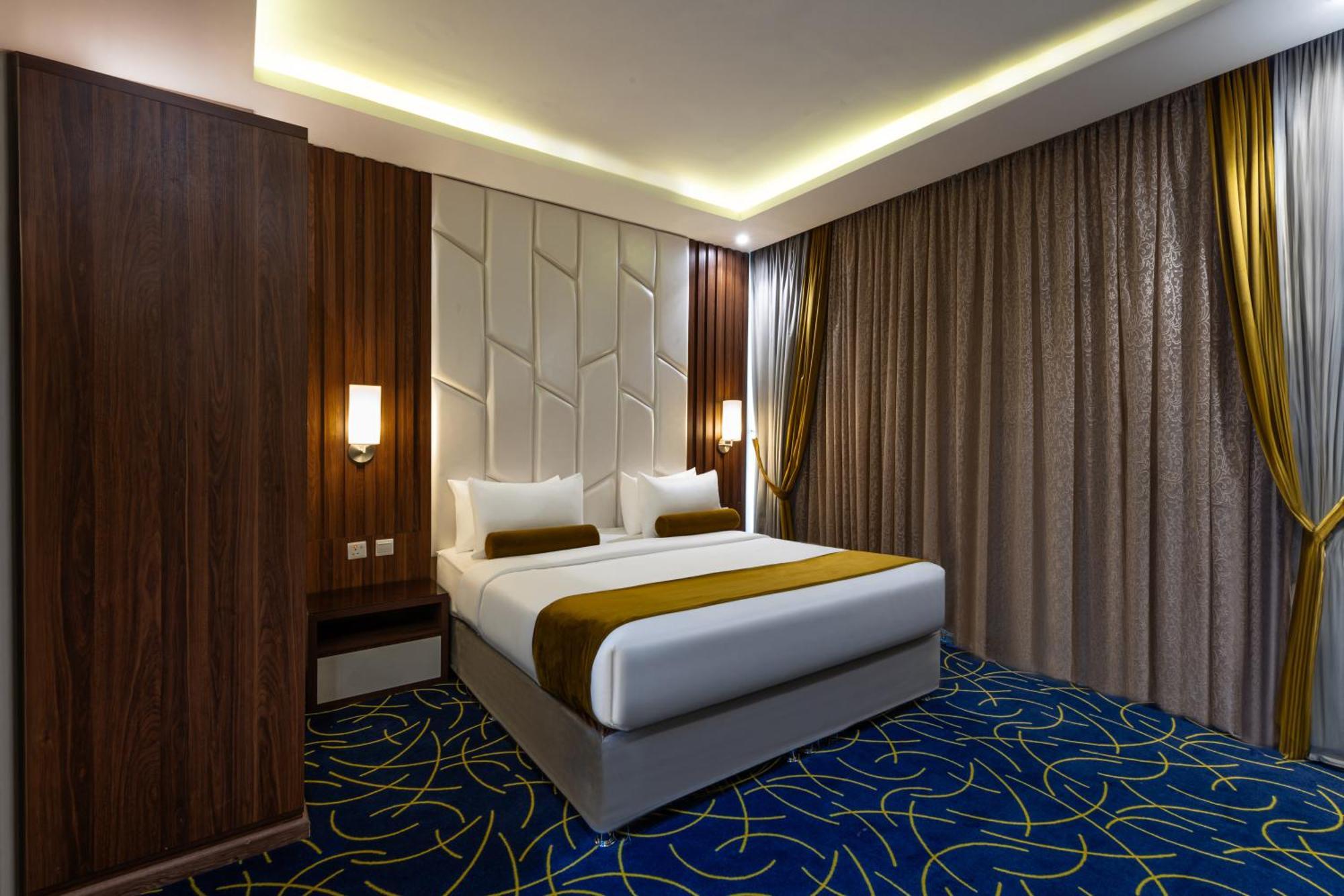 The Palace Hotel Suites Khamis Mushait Extérieur photo