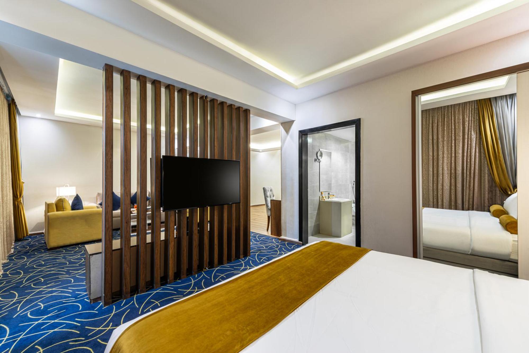 The Palace Hotel Suites Khamis Mushait Extérieur photo