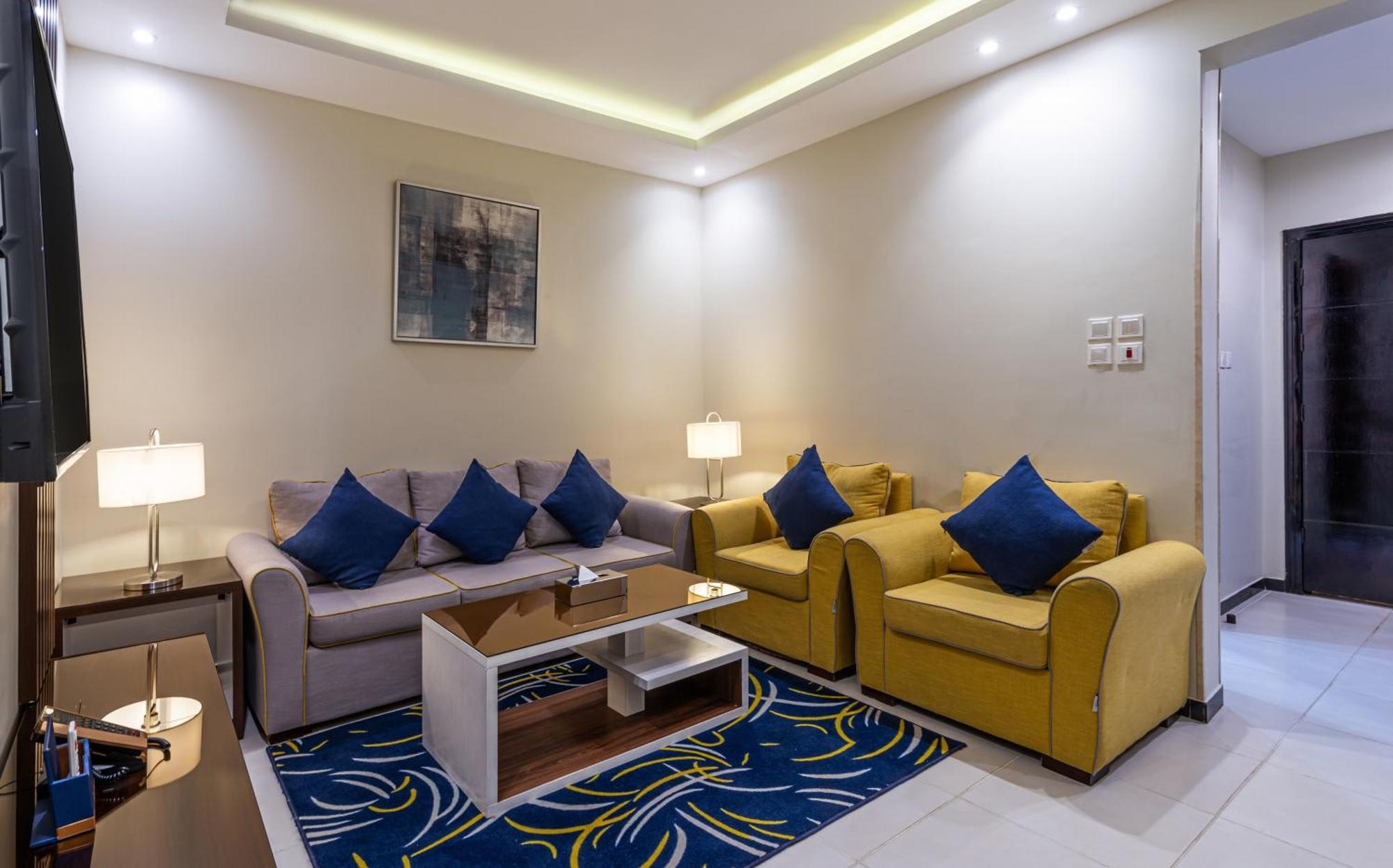 The Palace Hotel Suites Khamis Mushait Extérieur photo