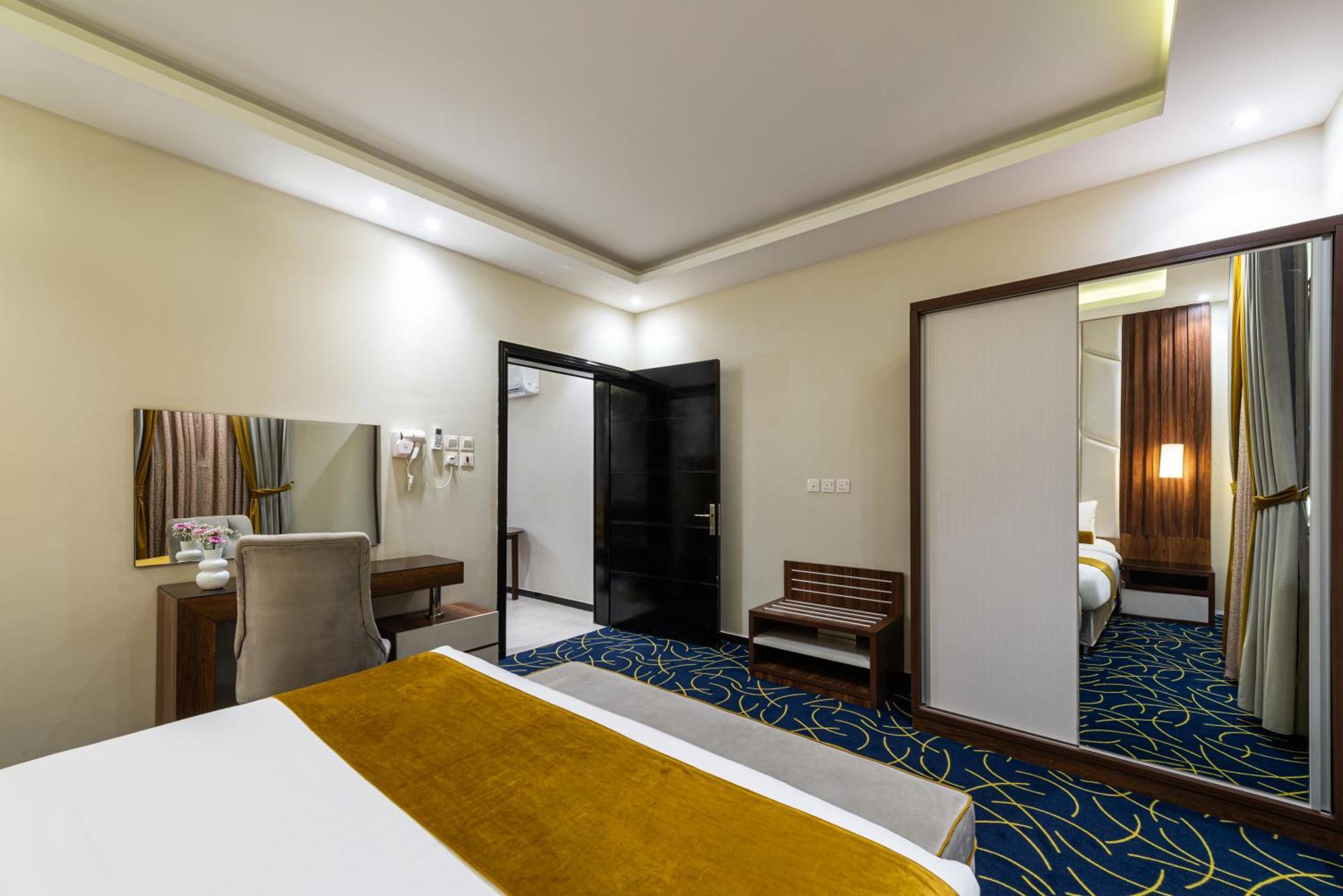 The Palace Hotel Suites Khamis Mushait Extérieur photo
